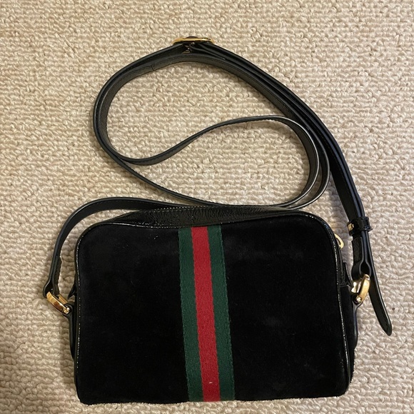 Gucci Handbags - Gently used authentic Gucci cross body